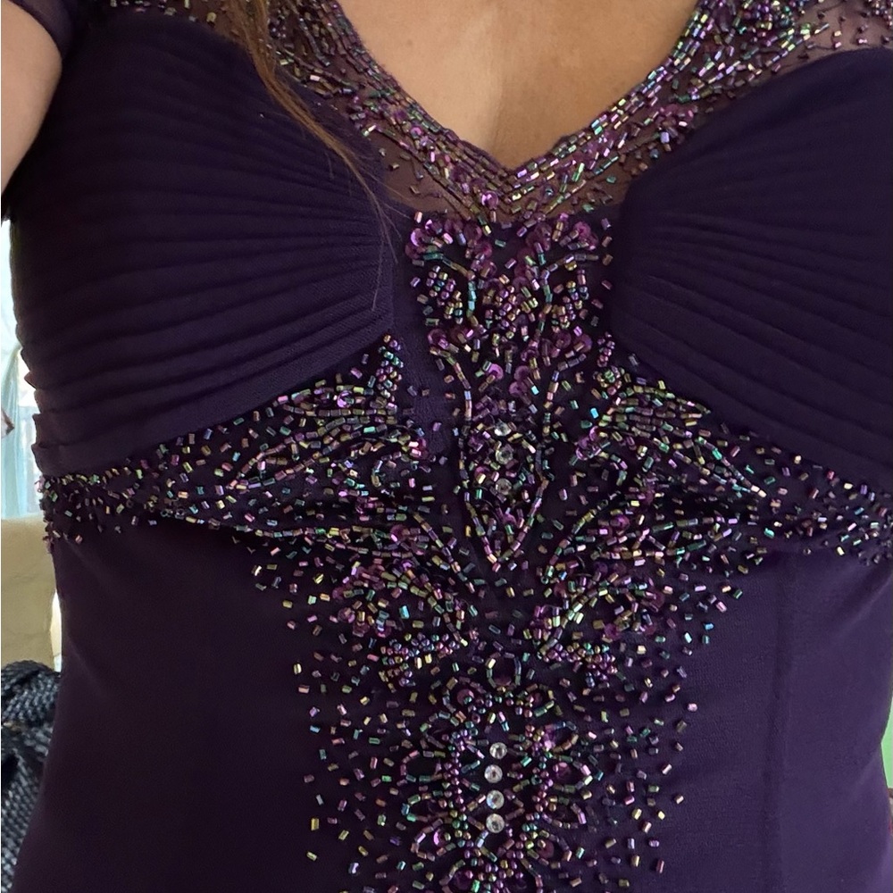 Dave & Johnny Long Cap Sleeve Dress with Beaded Embellishment
Size 2P